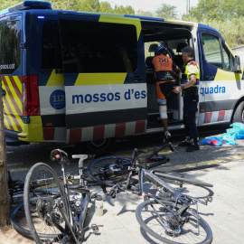 22/08/2022 Un coche ha embestido a un grupo de 9 ciclistas en la C-243c, a la altura de Castellbisbal (Barcelona), y se ha dado a la fuga dejando al menos dos muertos