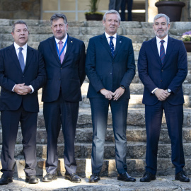 El Presidente de la Xunta con el Presidente de la Junta de Castilla León, Emiliano García Paje; el Presidente de Canarias y el Presidente de Hotusa en el Foro de La Toja-Vínculo Atlántico a 30/09/2023.