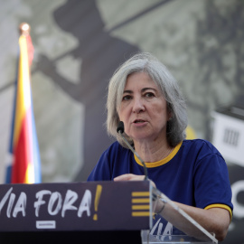 La presidenta de la ANC, Dolors Feliu, interviene durante la celebración del aniversario del referéndum del 1-O, en Barcelona, a 01/10/2023.