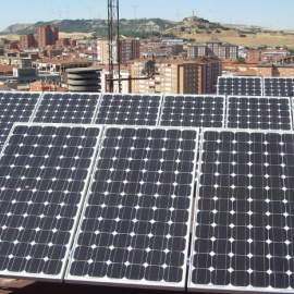 Paneles solares en una comunidad de vecinos en Palencia. / ENERDISA/ELEKTRA