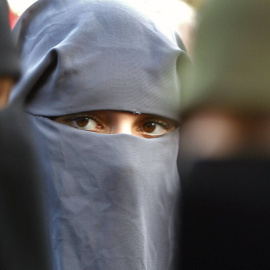 Prohibido el uso del burka y el niqab. Reuters