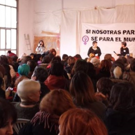 Mujeres que han participado en Zaragoza en un encuentro estatal para preparar la huelga del 8 de marzo, orquestada como una forma de hacer visibles todas las injusticias y discriminación a la que se ven sometidas.E.B.