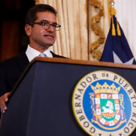 El abogado Pedro Pierluisi durante una rueda de prensa tras jurar su cargo como Gobernador de Puerto Rico. EFE/ THAIS LLORCA