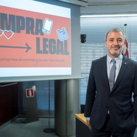 El primer teniente de alcalde del Ayuntamiento de Barcelona, Jaume Collboni, durante la presentación de una nueva campaña municipal para fomentar las compras en los comercios tradicionales y de proximidad de Barcelona y luchar así contra el