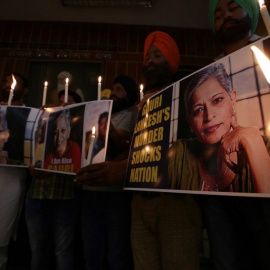 La periodista india Gauri Lankesh fue asesinada a tiros por tres personas no identificadas frente a su casa en Bangalore en septiembre de 2017.