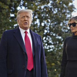 Fotografía de archivo del expresidente de EEUU Donald Trump junto a la ex primera dama Melania Trump.