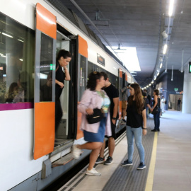 03/10/2023 - Tren de Rodalies a l'estació de Sant Andreu Comtal.