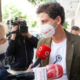 El diputado regional socialista Javier Guardiola llega a la sede del Partido Socialista madrileño en una foto de archivo.