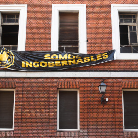 04/07/2019 - El edificio de La Ingobernable  (con una pancarta reivindicativa) ubicado en la calle Gobernación con paseo del Prado / EUROPA PRESS