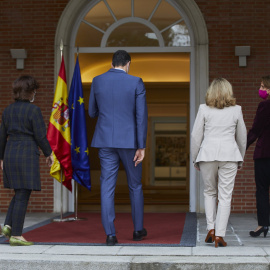 Imagen de archivo del presidente del Gobierno, Pedro Sánchez, acompañado de las ministras Carmen Calvo, Nadia Calviño, Yolanda Díaz y Teresa Ribera. - EUROPA PRESS