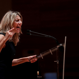 La líder de Sumar, Yolanda Díaz, interviene durante un acto de Compromís-Sumar, en València, a 21/10/2023.