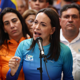 María Corina Machado se dirige a sus seguidores durante una alocución pública en Caracas, a 13 de octubre de 2023.