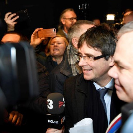 El president de la Generalitat cessat, Carles Puigdemont, a la seva arribada a l'aeroport de Copenhaguen. / EFE/ Tariq Mikkel Khan