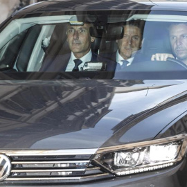 El primer ministro de Italia, Giuseppe Conte, en una imagen reciente a bordo de su coche oficial. EFE/EPA