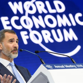 El rey Felipe VI participando en un panel de la 48 edición del Foro de Davos este miércoles en Davos (Suiza). EFE