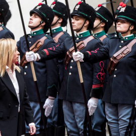 La primera ministra italiana, Giorgia Meloni, a su llegada al Palacio Chigi de Roma, a 23 de octubre de 2022.