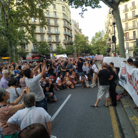 Concentració contra el bloqueig del Govern espanyol i la Unió Europea als bucs de salvament marítim Ocean Viking i Open Arms, que porten a bord més de 500 rescatats a alta mar.