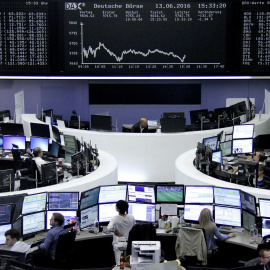 Vista del panel informativo de la bolsa de la Bolsa de Fráncfort. REUTERS