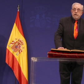 El secretario de Estado de la Seguridad Social, Octavio Granado, en su toma de posesión, junto a la ministra de Trabajo, Magdalena Valerio.