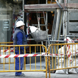 La construcción es el sector en el que más ha descendido el coste laboral, un 2,2%