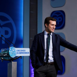 El vicesecretario de Comunicación del Partido Popular, Pablo Casado, durante la rueda de prensa ofrecida al término de la reunión del Comité de Dirección del partido. EFE/Emilio Naranjo