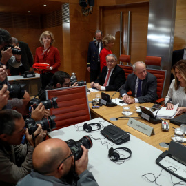 La presidenta de la Junta, Susana Díaz, antes de iniciar su comparecencia ante la comisión de investigación de la financiación de los partidos políticos del Senado, en la que solo participa el PP. EFE/ Emilio Naranjo