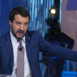 El ministro del Interior italiano, Matteo Salvini, participa en un programa de la televisión italiana, en Roma (Italia) hoy, 7 de noviembre. El Gobierno de Italia avanzó hoy en el endurecimiento de su política migratoria con la aprobación e