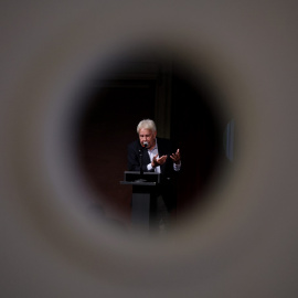 El expresidente del Gobierno Felipe González durante la presentación de su archivo sonoro en el Ateneo de Madrid. E.P./Eduardo Parra