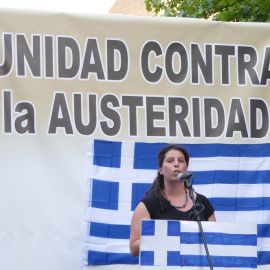 Panayoya Maniou, miembro de Syriza, interviene en el acto. JC