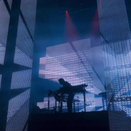 El compositor e intérprete francés de música electrónica Jean Michel Jarre durante su concierto en la segunda jornada del Sonar'16. EFE/Quique García