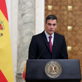 El primer ministre espanyol, Pedro Sánchez, parla durant una conferència de premsa a El Caire