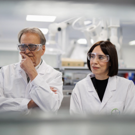 El exministro de Universidades, Joan Subirats y la ministra de Ciencia e Innovación y Universidades, Diana Morant, visitan la empresa farmacéutica Berlimed, a 10 de octubre de 2023, en Alcalá de Henares, Madrid.