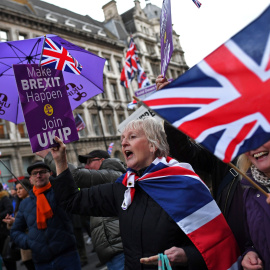 Manifestación en el centro de Londres a favor de la salida del Reino Unido de la UE. REUTERS/Dylan Martinez