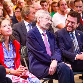 L'historiador Joan B. Culla, al costat del president de la Generalitat, Pere Aragonès, durant l'homenatge que s'ha retut al professor universitari al CCCB.