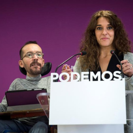 Los portavoces de Podemos, Pablo Echenique y Noelia Vera, comparecen en rueda de prensa tras el Consejo de Coordinación de la formación. EFE/Luca Piergiovanni