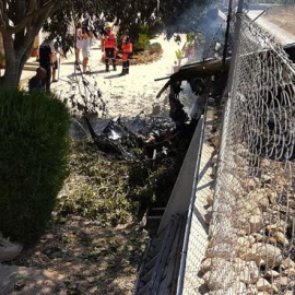 Fotografía capturada de la cuenta de Twitter de Incendios f. Baleares (@iffbaleares) del accidente que ha tenido lugar en el municipio mallorquín de Inca entre un helicóptero y una avioneta que ha resultado con cinco personas fallecidas. EF