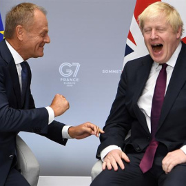 El presidente del Consejo Europeo, Donald Tusk, junto al primer ministro británico, Boris Johnson. EFE