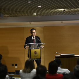 El secretario general del Tesoro, Carlos San Basilio, en una  rueda de prensa en la sede del Ministerio de Economía. E.P./Oscar Cañas