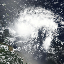 26/08/2019 - La tormenta tropical Dorian frente a la costa de Venezuela en esta foto satelital de la NASA. NASA