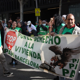 07/11/2022 - La protesta d'activistes de la PAH davant la seu del PSC contra l'enduriment de la LECrim.