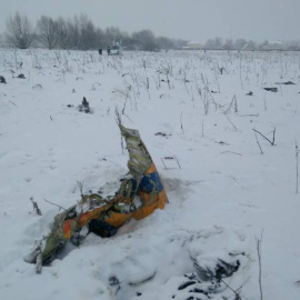 Una vista muestra una escena en la que un avión de corta distancia Antonov AN-148 se estrelló después de despegar del aeropuerto Domodedovo de Moscú, en las afueras de Moscú, Rusia, el 11 de febrero de 2018. REUTERS / Stringer NO RESALES. S