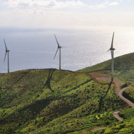 Parque eólico en Gorona, El Hierro. EFE