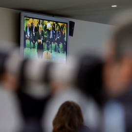 Vista de un monitor de la sala de prensa de la Audiencia Nacional, durante la declaración del extesorero del PP Luis Bárcenas, en el juicio contra la rama valenciana de la red Gürtel. EFE/Juan Carlos Hidalgo