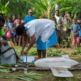 Imagen de la recepción del drone en la isla de Vanuatu.- UNICEF/CHUTE