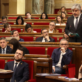 El president del grup parlamentari de Junts, Albert Batet, dirigint-se a Pere Aragonès durant la sessió de control.