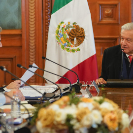 28/12/23- Fotografía de del presidente mexicano, Andrés Manuel López Obrador (d), hablando con el secretario de Estado de los Estados Unidos, Antony Blinken, durante una reunión de trabajo en el Palacio Nacional de la Ciudad de México (Méxi