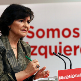 La secretaria de Igualdad del PSOE, Carmen Calvo, durante la rueda de prensa que ha ofrecido en la sede socialista de la madrileña calle de Ferraz. EFE/ Mariscal