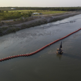 Boyas colocadas en la frontera sur de EEUU, en Texas,  a 27 de julio de 2023.