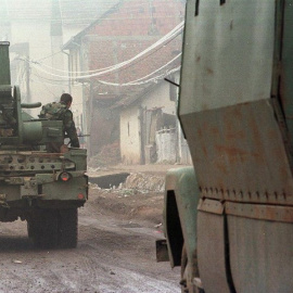 Un destacamento de las fuerzas especiales serbias en el sur de Kosovo, el 25 de enero de 1999. AFP