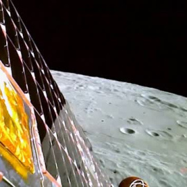 India hace historia en la carrera espacial con el alunizaje de la sonda 'Chandrayaan-3' en el polo sur de la Luna